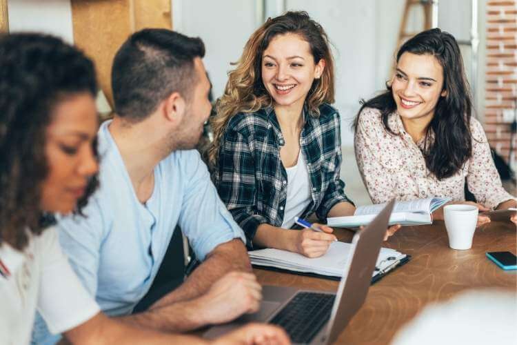 FP Marketing y Publicidad: Opiniones de Estudiantes y Profesionales